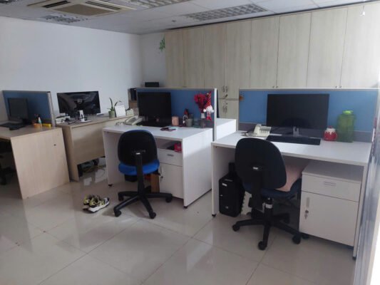 Thiết kế sản xuất cụm bàn làm việc vách ngăn vải ở phú nhuận
