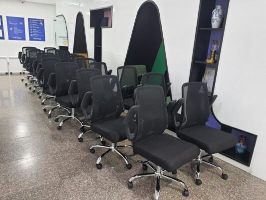 Có nên mua ghế văn phòng giá rẻ không chính hãng không